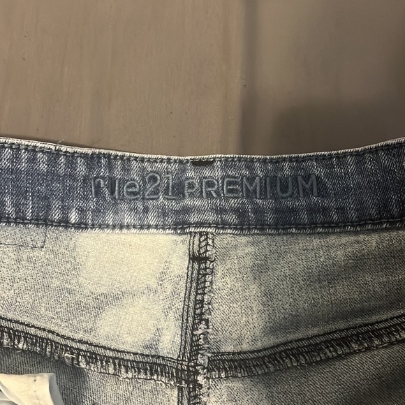 Ripped jeans - Picture 3 of 3